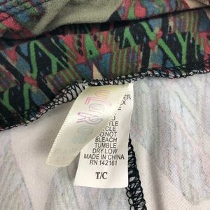 LuLaRoe Pants - LuLaRoe geometric print leggings Tall & Curvy LuLaRoe Pants - LuLaRoe geometric print leggings Tall & Curvy